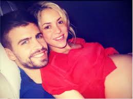 @Shakira Shows Off Belly