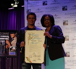 @AlejandroSanz Donates Guitar From 2002 Grammys & 9/11 Latin Grammys To Grammy Museum