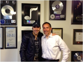 J'Martin junto a Frank Liwall, Presidente de The Royalty Network, Inc.