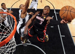 Dwyane Wade scored 32 points in Miami's series-tying win at the AT&T Center in San Antonio Thursday.